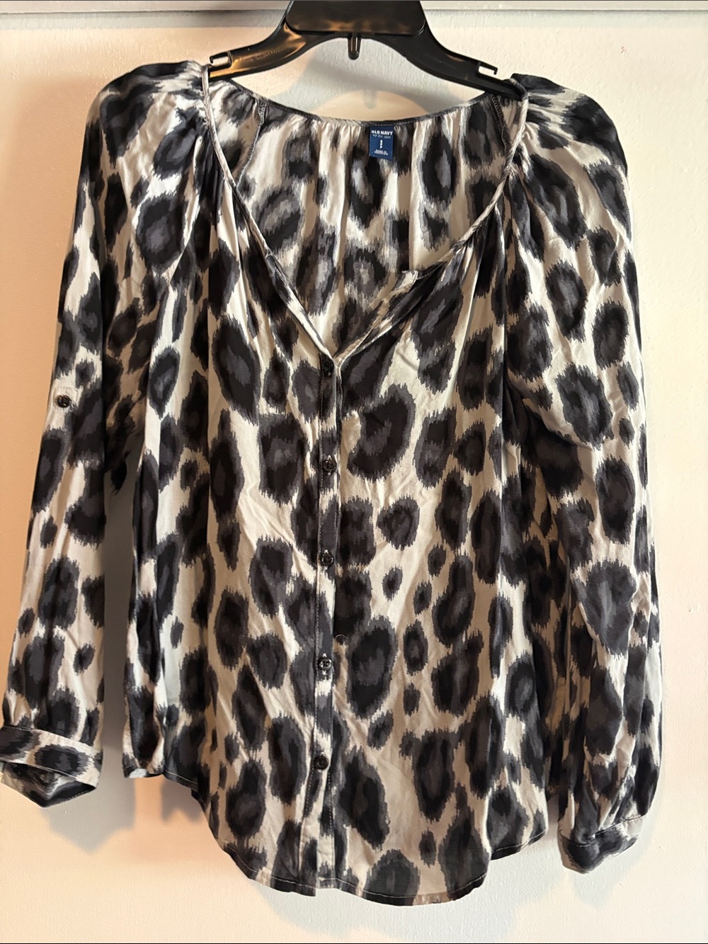 Eddie Bauer Women's Black and White Leopard-Print Button Down Top